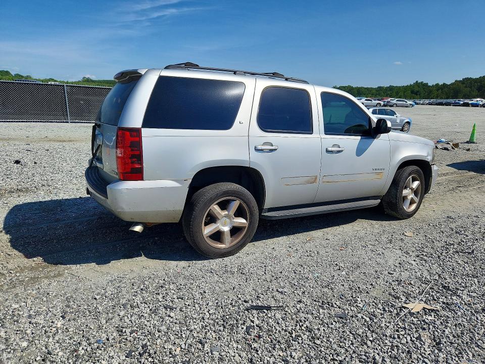 Photo 3 from auction – 2011 CHEVROLET TAHOE with VIN 1GNSCBE05BR293498