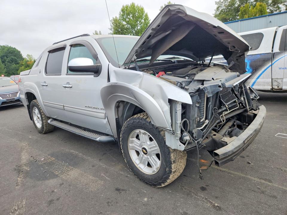 Photo 4 from auction – 2013 CHEVROLET AVALANCHE with VIN 3GNTKFE71DG157612