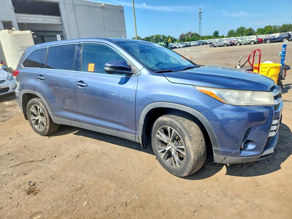 Photo 4 from auction – 2019 TOYOTA HIGHLANDER with VIN 5TDBZRFH7KS734554