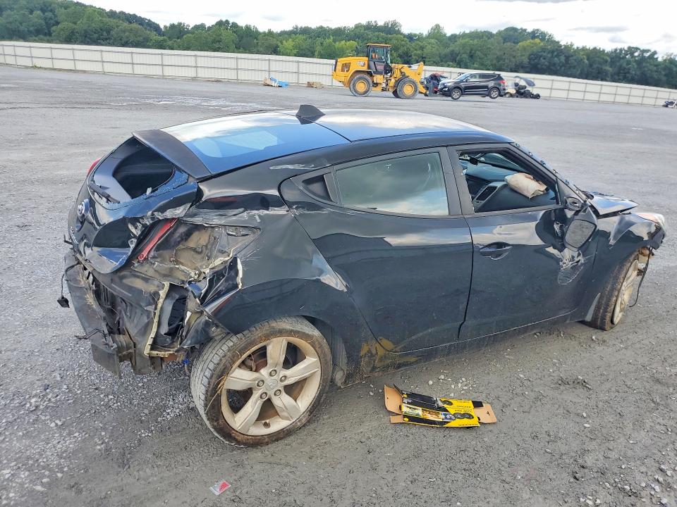 Photo 3 from auction – 2013 HYUNDAI VELOSTER with VIN KMHTC6AD1DU085840