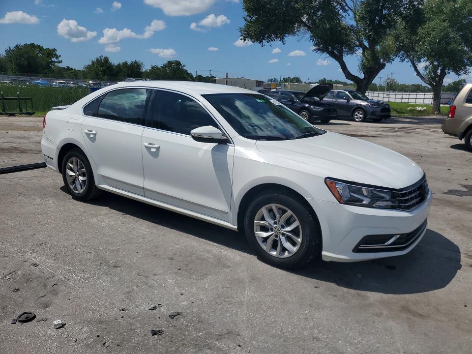 Photo 4 from auction – 2017 VOLKSWAGEN PASSAT with VIN 1VWAT7A3XHC085367