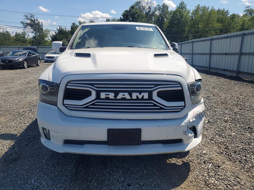 Снимка 5 от търг – 2017 RAM 1500 с VIN 1C6RR7MT2HS543738