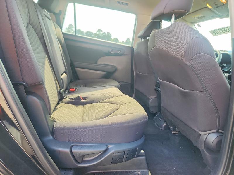 Photo 11 from auction – 2022 TOYOTA HIGHLANDER with VIN 5TDCZRAH4NS539771