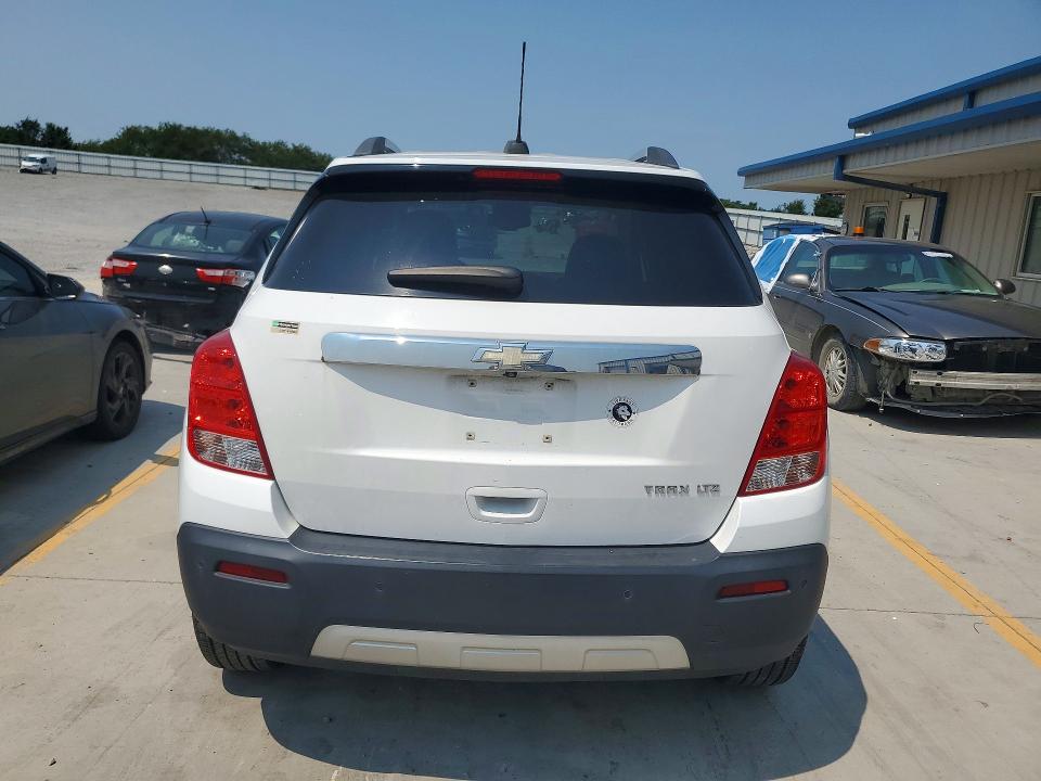 Photo 6 from auction – 2016 CHEVROLET TRAX with VIN 3GNCJMSB2GL204738