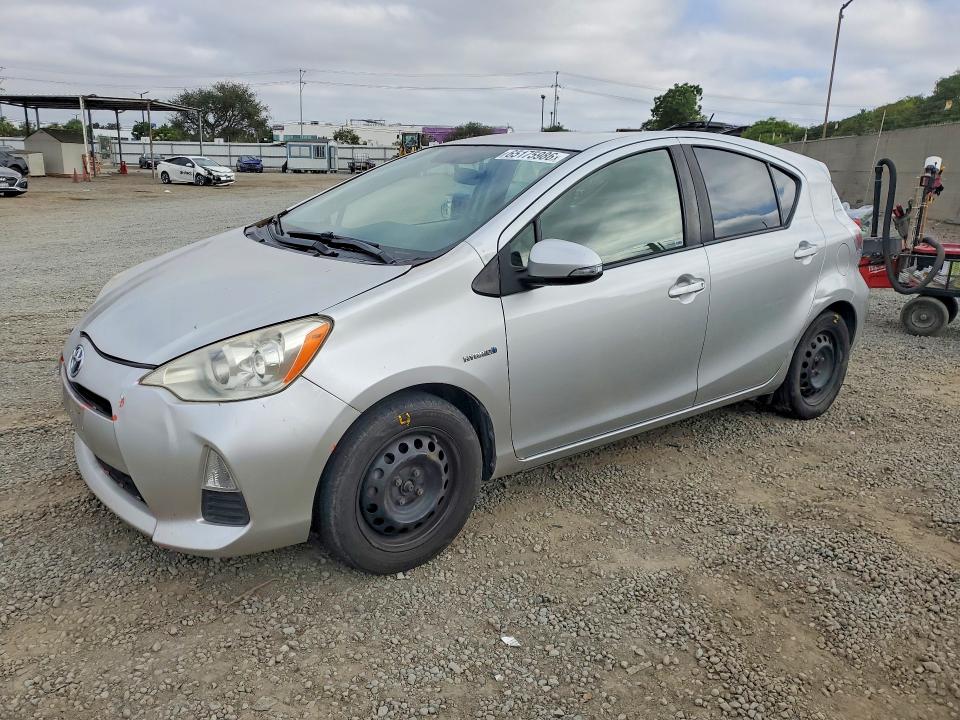 TOYOTA PRIUS C 2014 with VIN JTDKDTB34E1083522 - Photo from auction