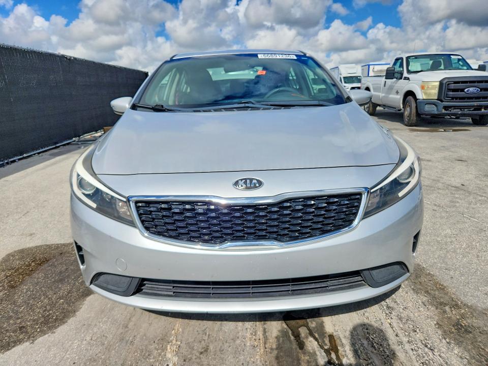 Photo 5 from auction – 2018 KIA FORTE with VIN 3KPFL4A77JE284594