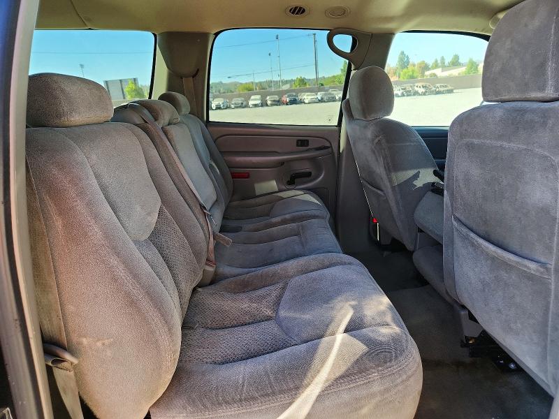 Photo 11 from auction – 2004 CHEVROLET SUBURBAN with VIN 3GNEC16T84G327288