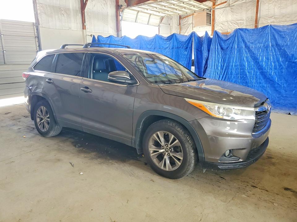 Photo 4 from auction – 2016 TOYOTA HIGHLANDER with VIN 5TDBKRFHXGS293840