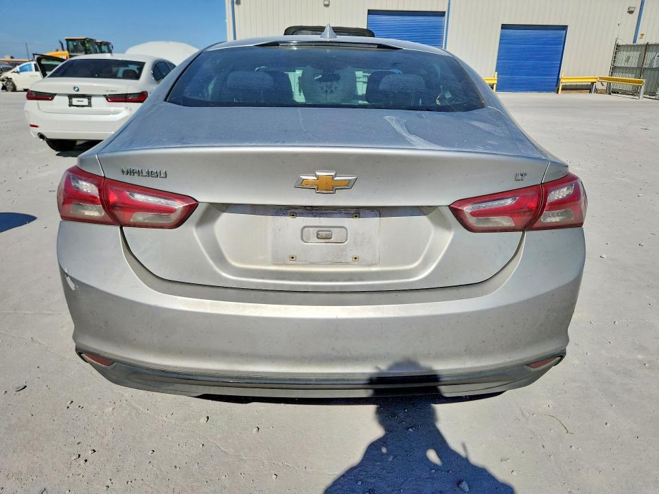 Photo 6 from auction – 2019 CHEVROLET MALIBU with VIN 1G1ZD5ST6KF174034