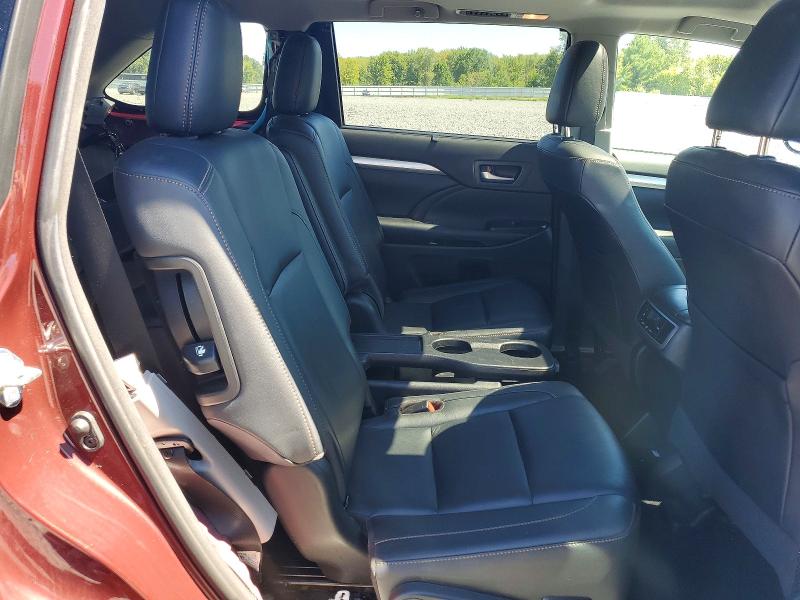 Photo 11 from auction – 2018 TOYOTA HIGHLANDER with VIN 5TDJZRFH4JS870148