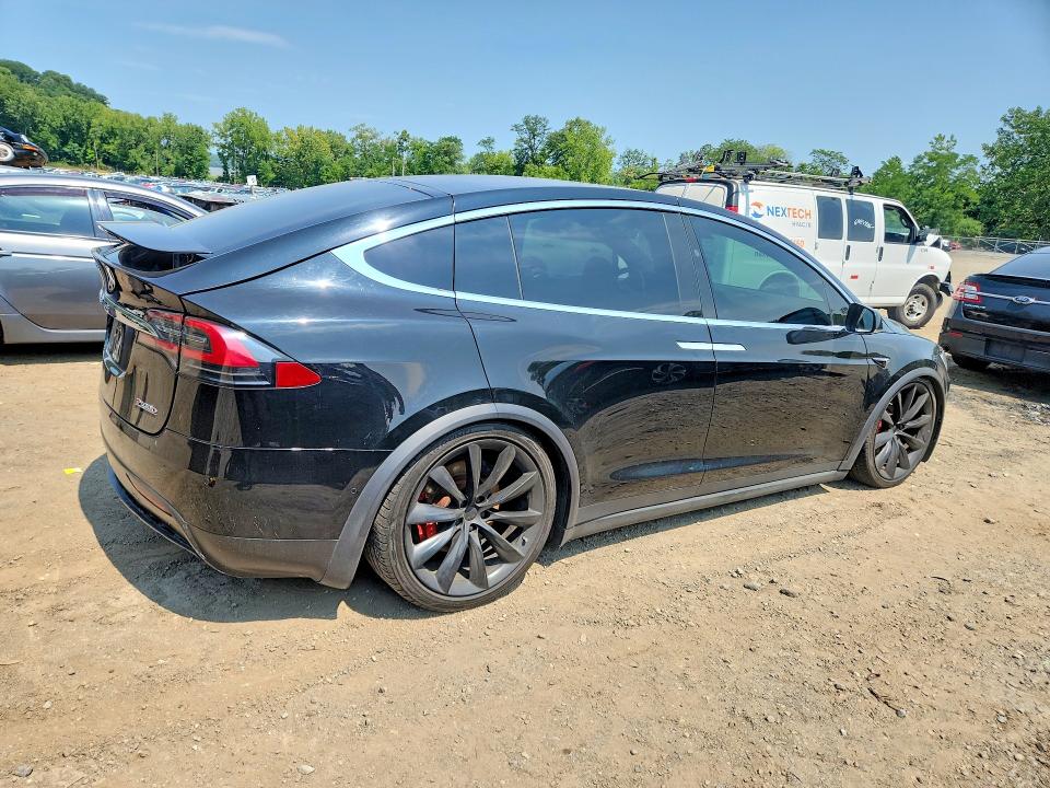 Foto 3 de la subasta – 2017 TESLA MODEL X con VIN 5YJXCBE42HF051851