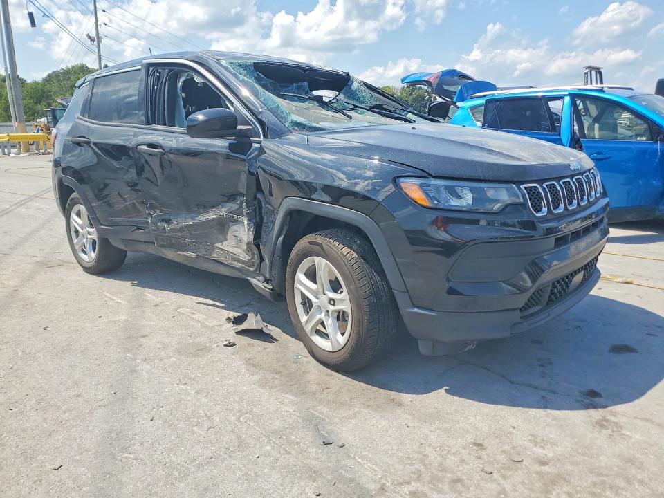 Foto 4 de la subasta – 2023 JEEP COMPASS con VIN 3C4NJDAN3PT515530
