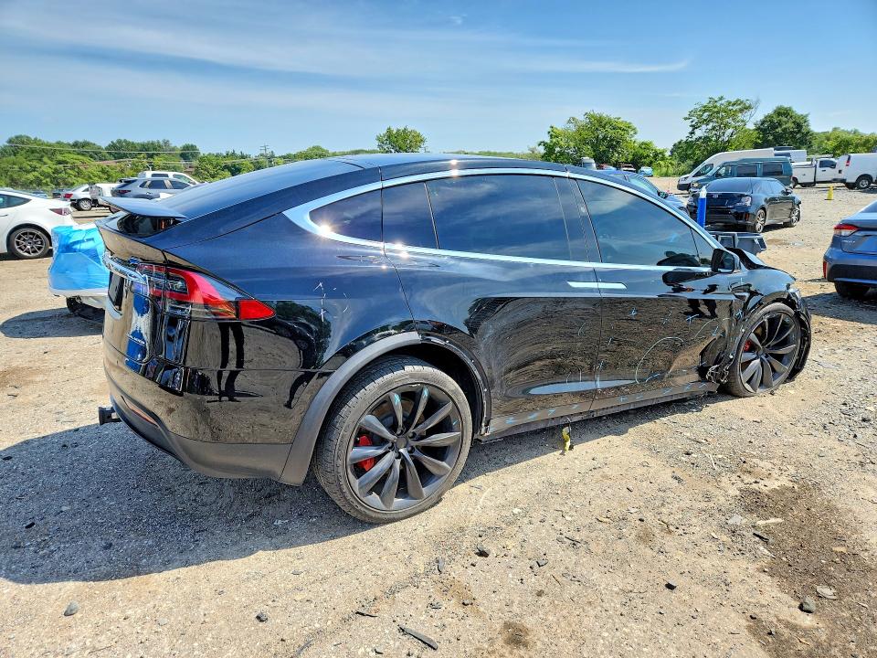 Фото 3 с аукциона – 2020 TESLA MODEL X с VIN 5YJXCDE49LF262520