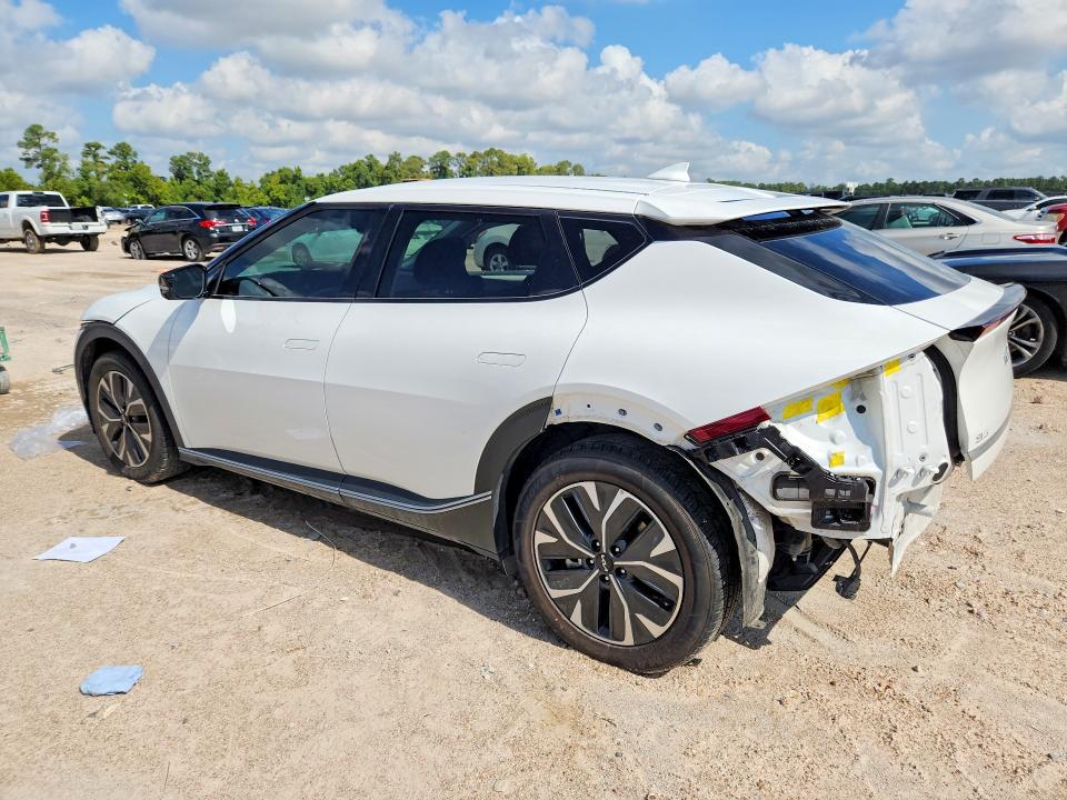 Photo 2 from auction – 2024 KIA EV6 with VIN KNDC34LA7R5200860