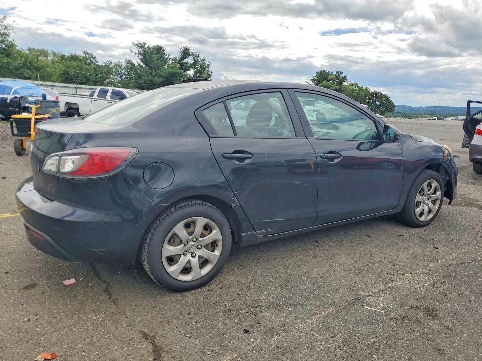 Photo 3 from auction – 2011 MAZDA MAZDA 3 with VIN JM1BL1UG4B1399845