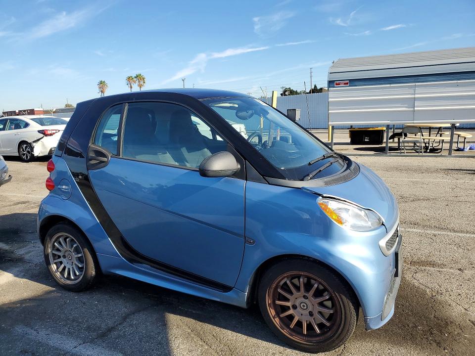 صورة رقم 4 من المزاد - 2014 SMART FORTWO مع VIN WMEEJ3BA2EK756839