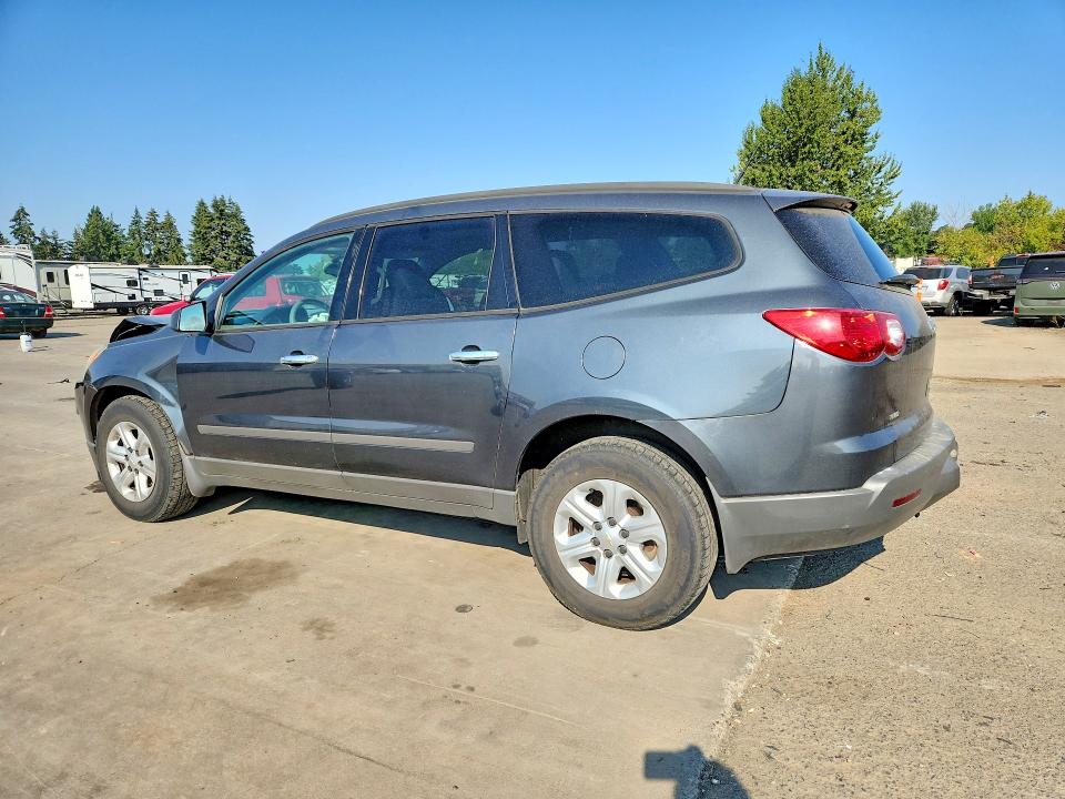Photo 2 from auction – 2011 CHEVROLET TRAVERSE with VIN 1GNKVEED1BJ281748