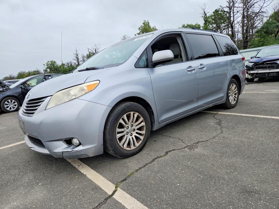 TOYOTA SIENNA 2013 with VIN 5TDYK3DC6DS369810 - Photo from auction