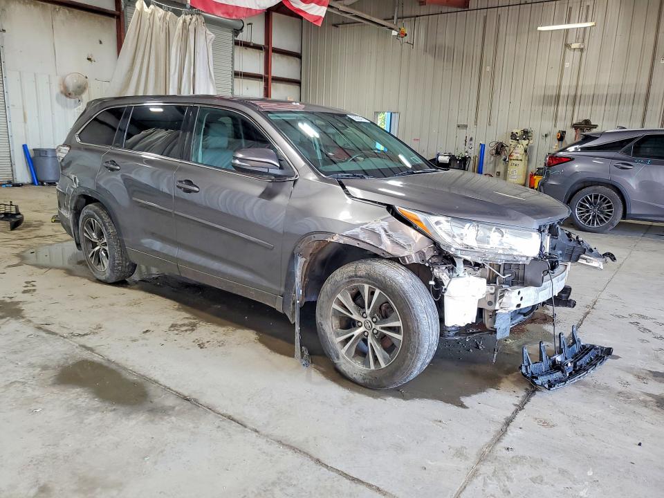Photo 4 from auction – 2018 TOYOTA HIGHLANDER with VIN 5TDBZRFHXJS861233