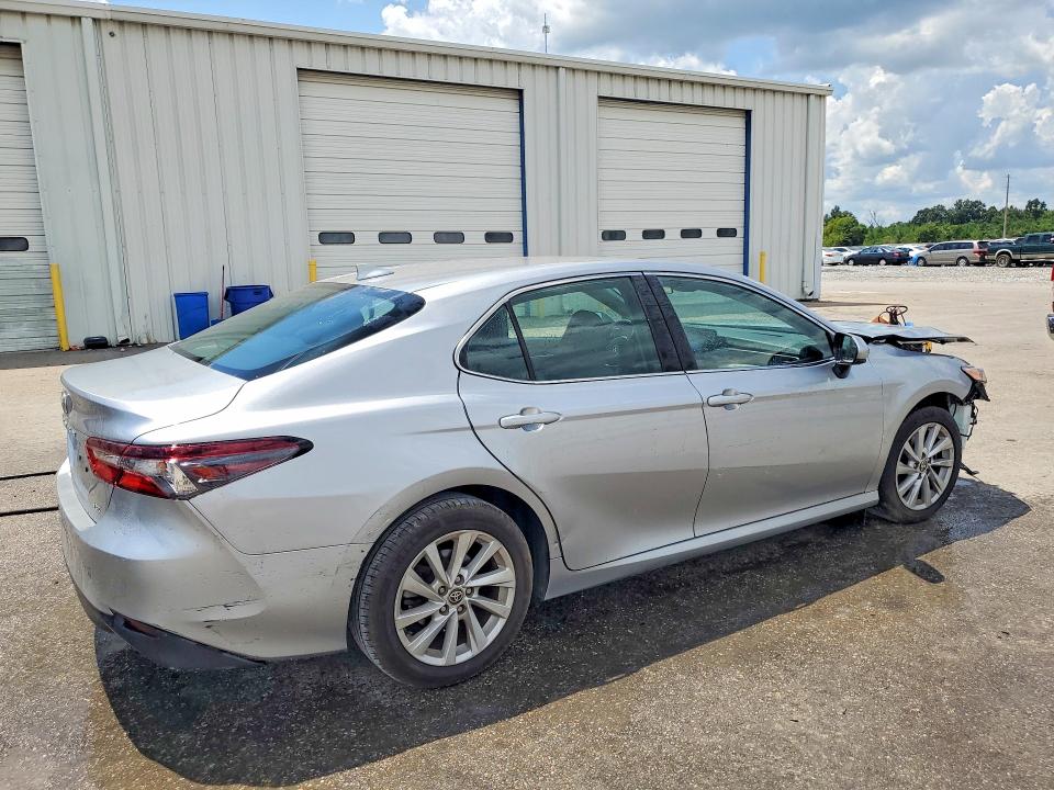 Photo 3 from auction – 2023 TOYOTA CAMRY with VIN 4T1C11AK4PU760947