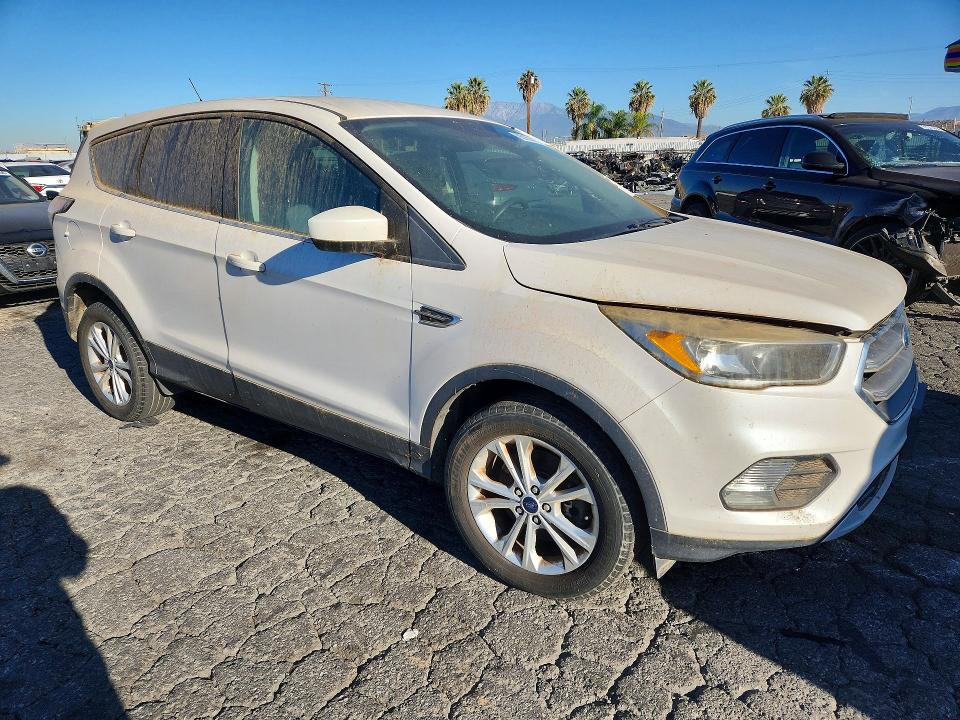 Photo 4 from auction – 2017 FORD ESCAPE with VIN 1FMCU9GD1HUE49637