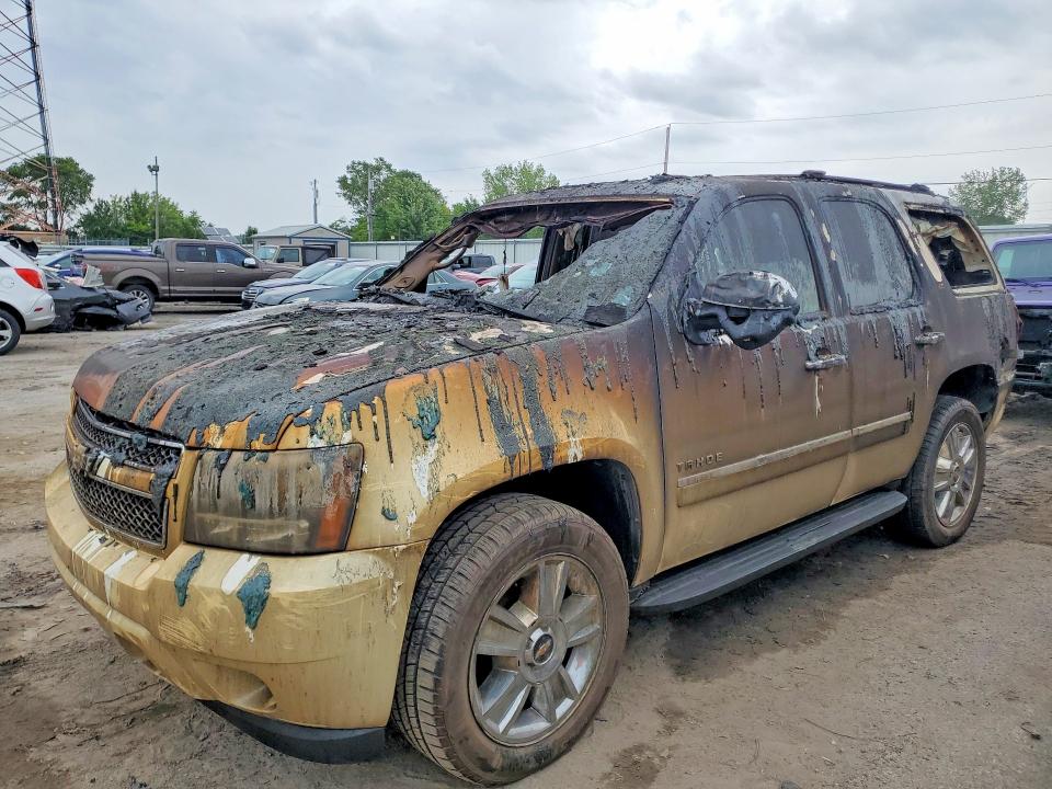 CHEVROLET TAHOE 2010 with VIN 1GNUKCE0XAR271173 - Photo from auction