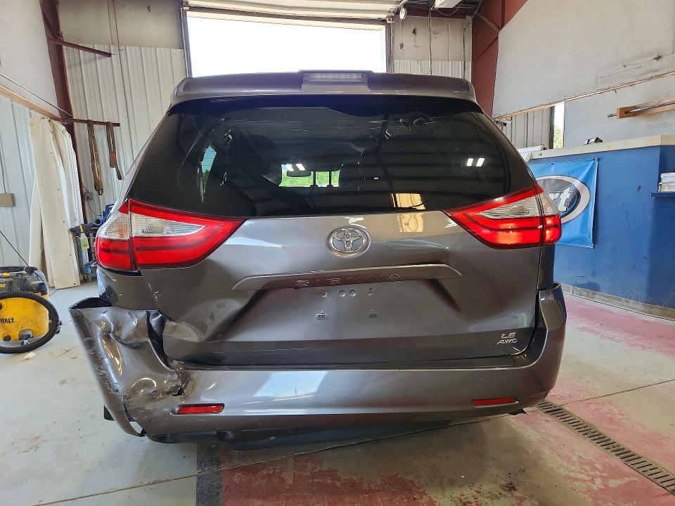 Photo 6 from auction – 2018 TOYOTA SIENNA with VIN 5TDJZ3DC0JS194950