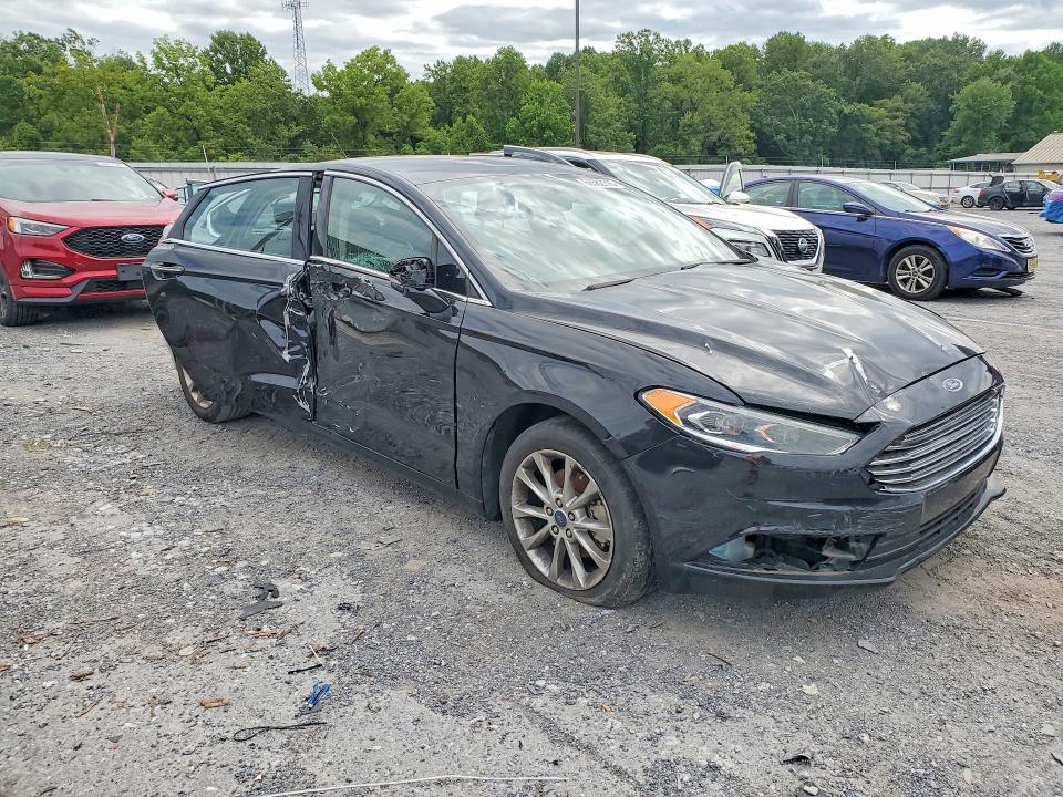Photo 4 from auction – 2017 FORD FUSION with VIN 3FA6P0HD1HR310995