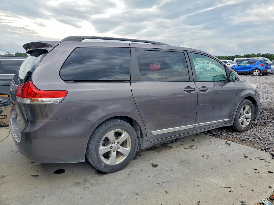 Photo 3 from auction – 2013 TOYOTA SIENNA with VIN 5TDKK3DC8DS303281