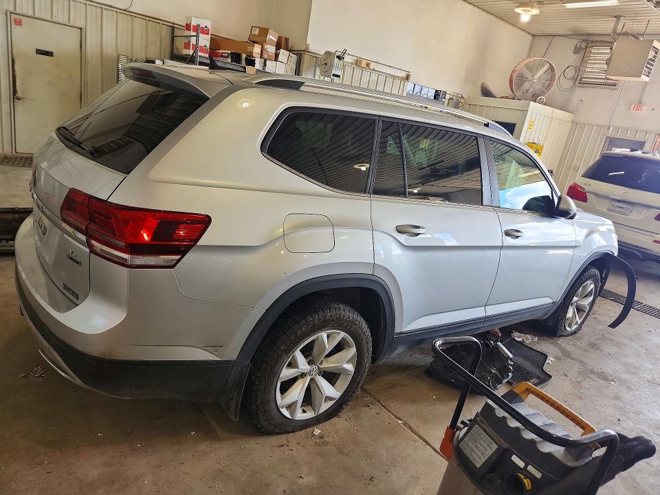 Photo 3 from auction – 2018 VOLKSWAGEN ATLAS with VIN 1V2LR2CA2JC573340