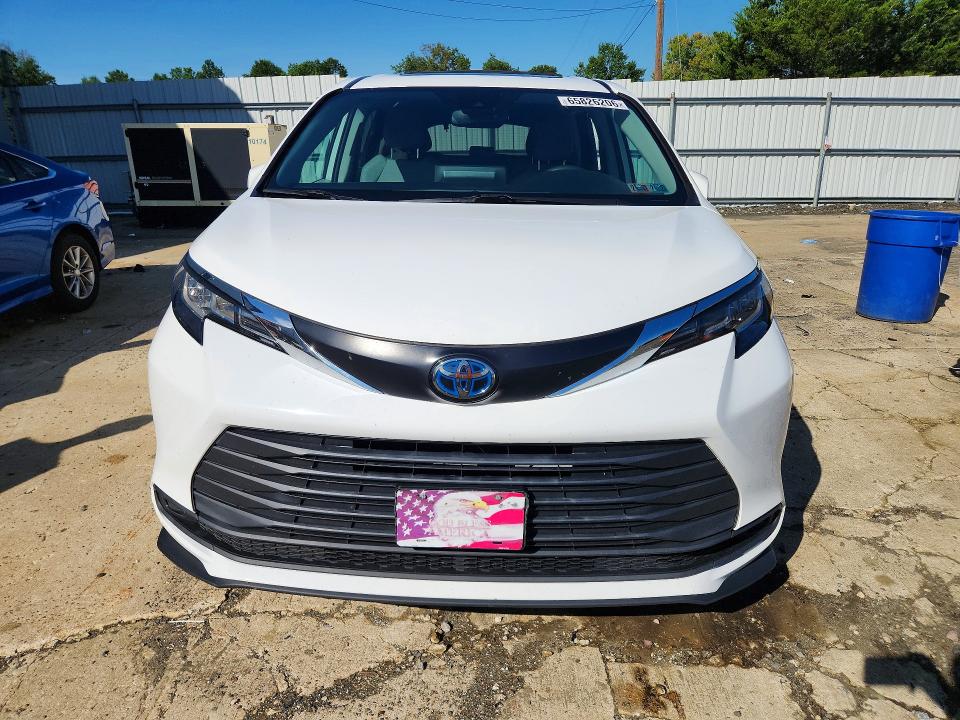 Photo 5 from auction – 2022 TOYOTA SIENNA with VIN 5TDBSKFC4NS044376