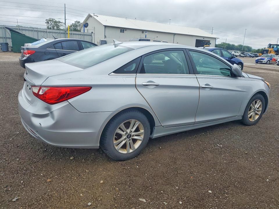 Foto 3 de la subasta – 2011 HYUNDAI SONATA con VIN 5NPEB4AC4BH289082