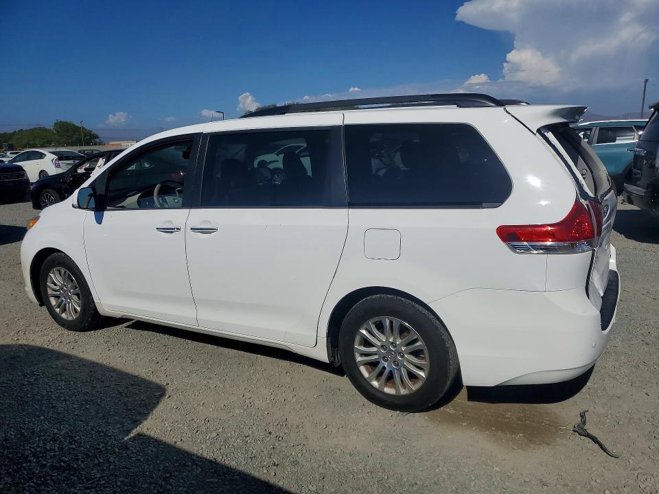 Photo 2 from auction – 2014 TOYOTA SIENNA with VIN 5TDYK3DC5ES496095