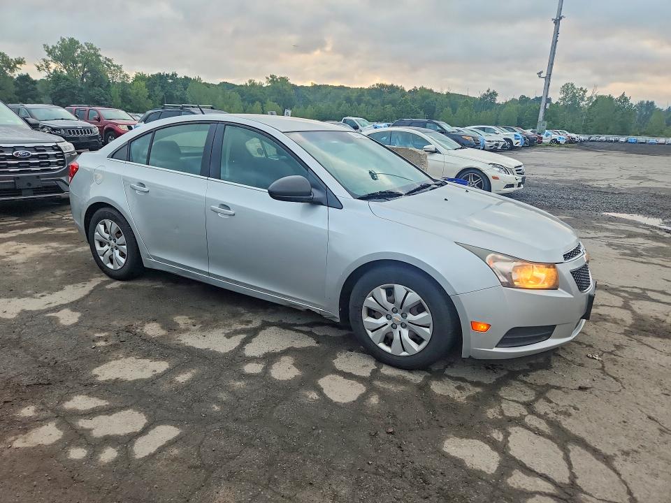 Photo 4 from auction – 2012 CHEVROLET CRUZE with VIN 1G1PC5SHXC7202953