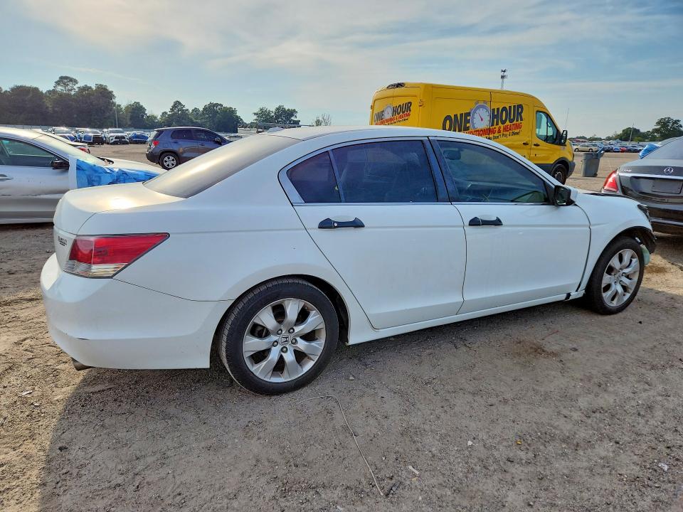 Photo 3 from auction – 2008 HONDA ACCORD with VIN JHMCP26858C016754