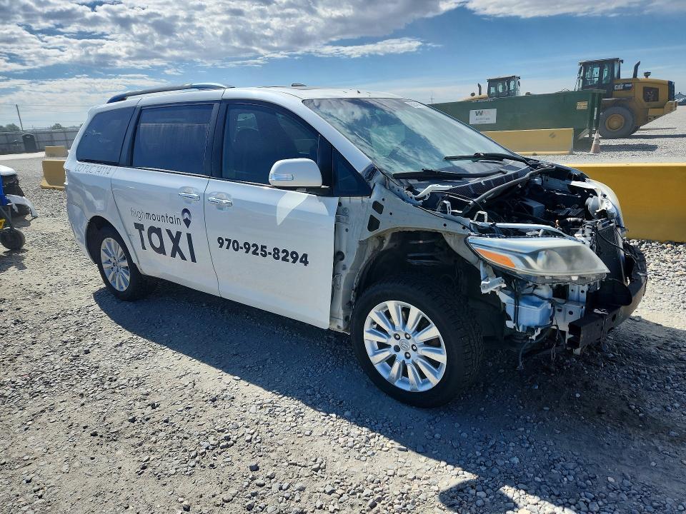 Photo 4 from auction – 2017 TOYOTA SIENNA with VIN 5TDDZ3DC7HS152900