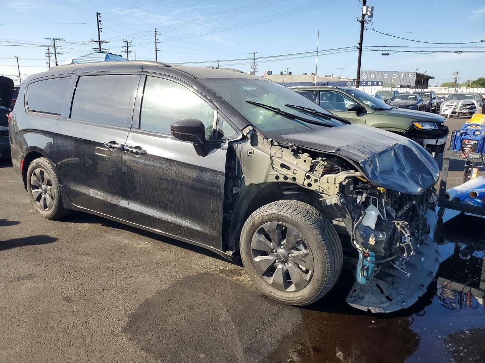 Photo 4 from auction – 2019 CHRYSLER PACIFICA with VIN 2C4RC1H77KR532893