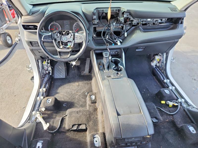 Photo 8 from auction – 2022 TOYOTA HIGHLANDER with VIN 5TDZZRAH1NS544730