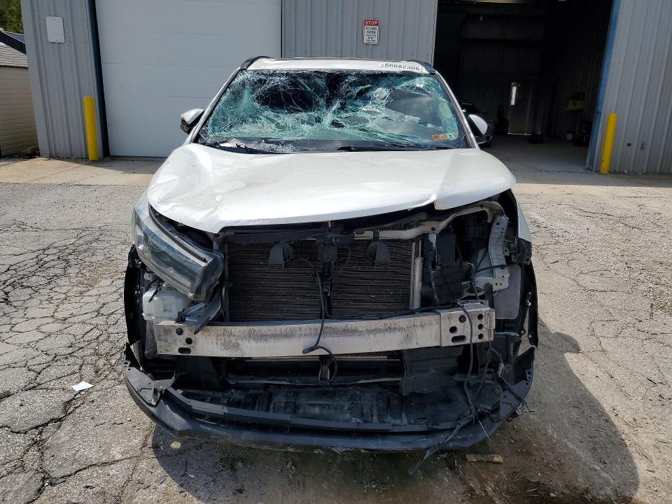 Photo 5 from auction – 2019 TOYOTA HIGHLANDER with VIN 5TDJZRFH1KS628662