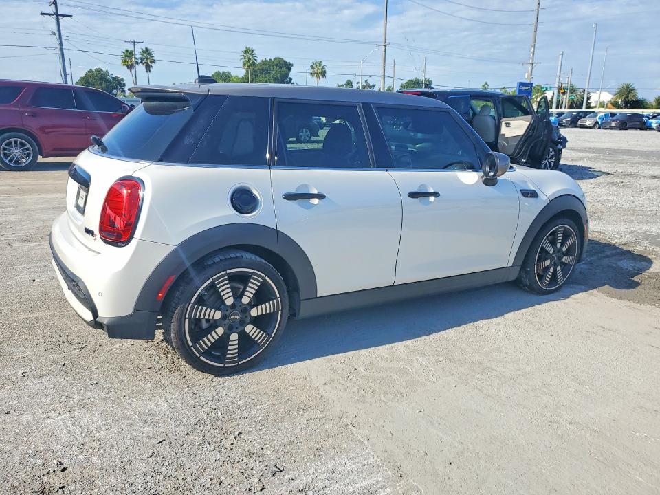Photo 3 from auction – 2024 MINI COOPER with VIN WMW53DK0XR2U46365