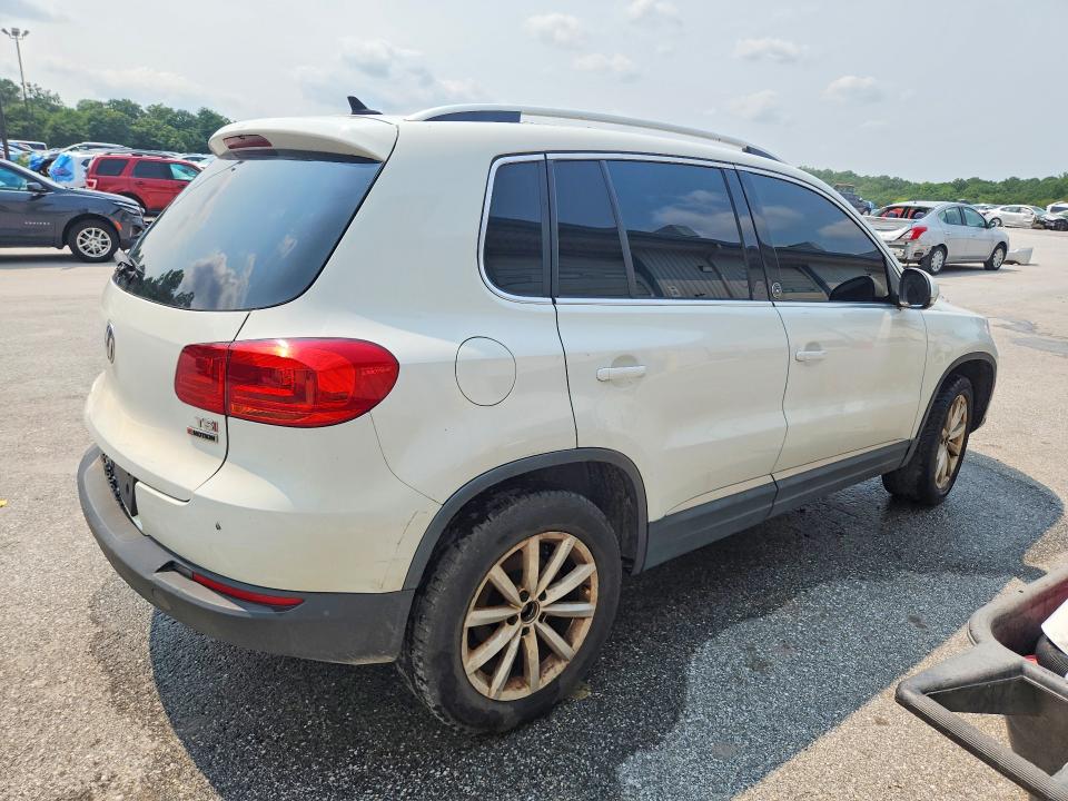Photo 3 from auction – 2017 VOLKSWAGEN TIGUAN with VIN WVGSV7AX4HW503131