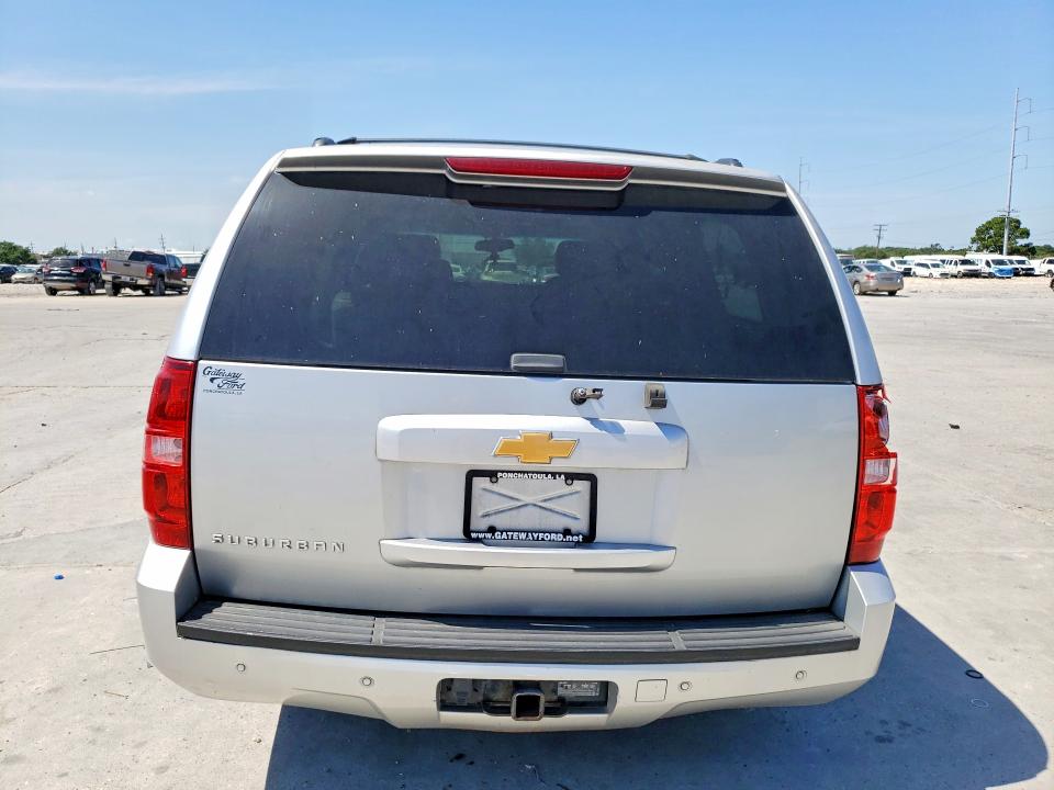 Photo 6 from auction – 2013 CHEVROLET SUBURBAN with VIN 1GNSCJE08DR116697