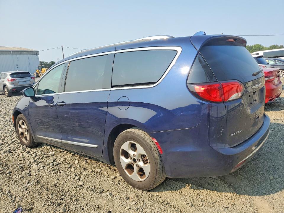 Photo 2 from auction – 2017 CHRYSLER PACIFICA with VIN 2C4RC1EGXHR669632