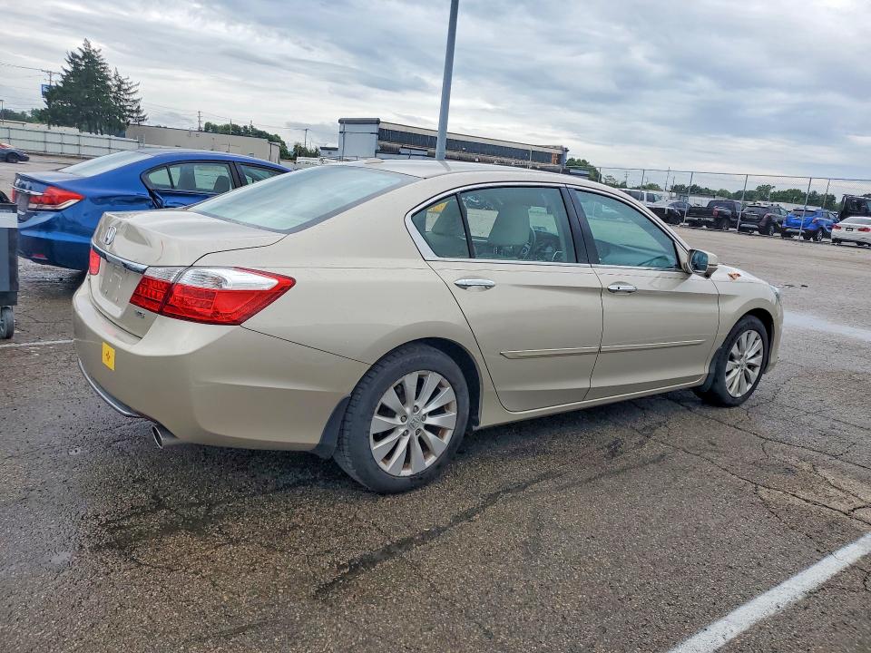 Photo 3 from auction – 2015 HONDA ACCORD with VIN 1HGCR3F87FA028142