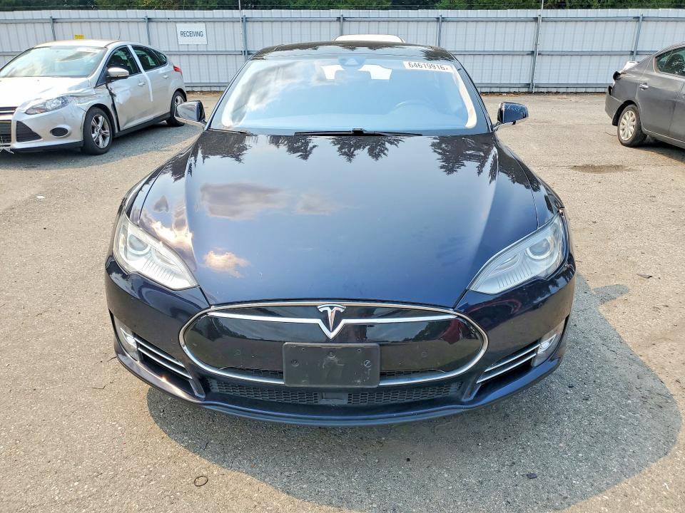 Photo 5 from auction – 2015 TESLA MODEL S with VIN 5YJSA1S11FF080744