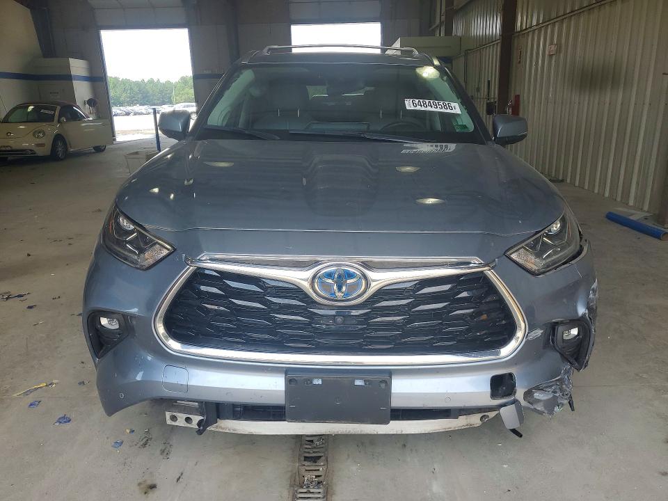 Photo 5 from auction – 2021 TOYOTA HIGHLANDER with VIN 5TDEBRCH6MS067808