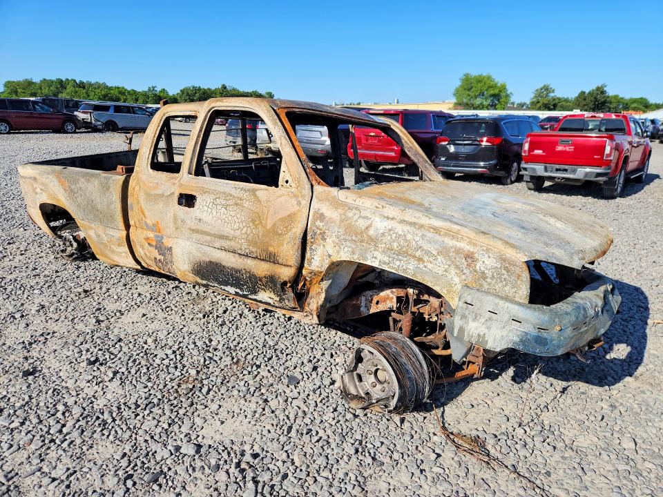 Photo 4 from auction – 1999 CHEVROLET SILVERADO with VIN 1GCEK19T4XE190790