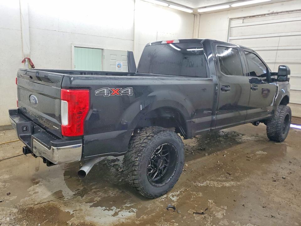 Photo 3 from auction – 2017 FORD F250 with VIN 1FT7W2B64HEF19044