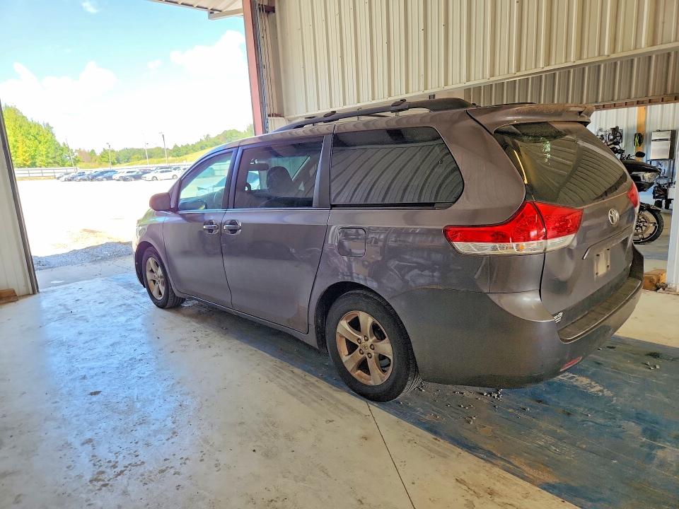 Photo 2 from auction – 2011 TOYOTA SIENNA with VIN 5TDKK3DC2BS063593