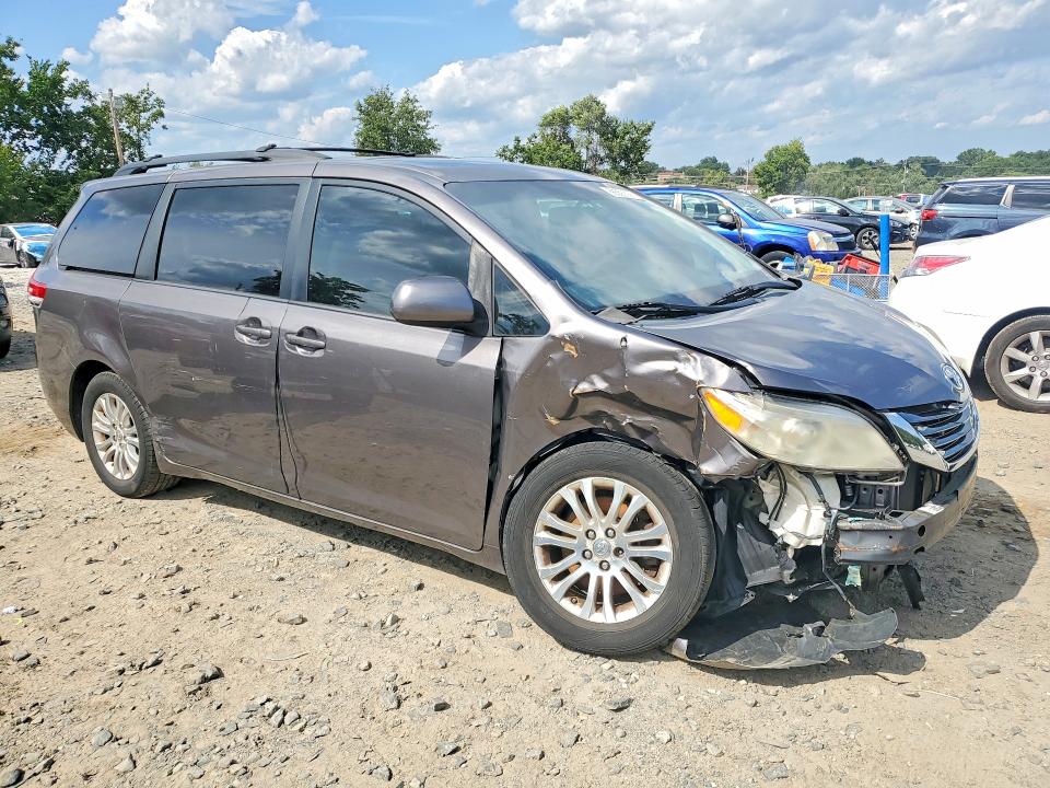 Photo 4 from auction – 2011 TOYOTA SIENNA with VIN 5TDYK3DC2BS099438